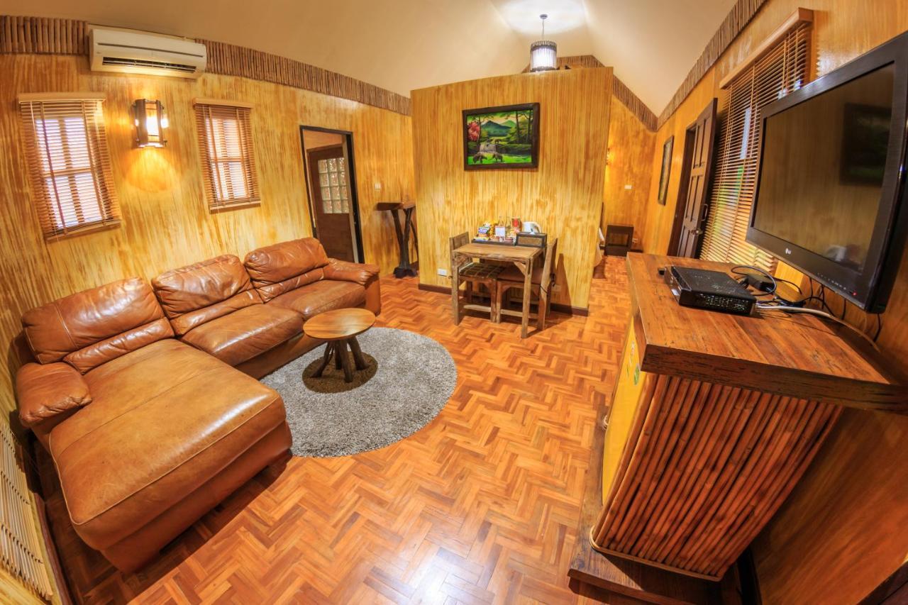 Baanpong Lodge San Kamphaeng Luaran gambar